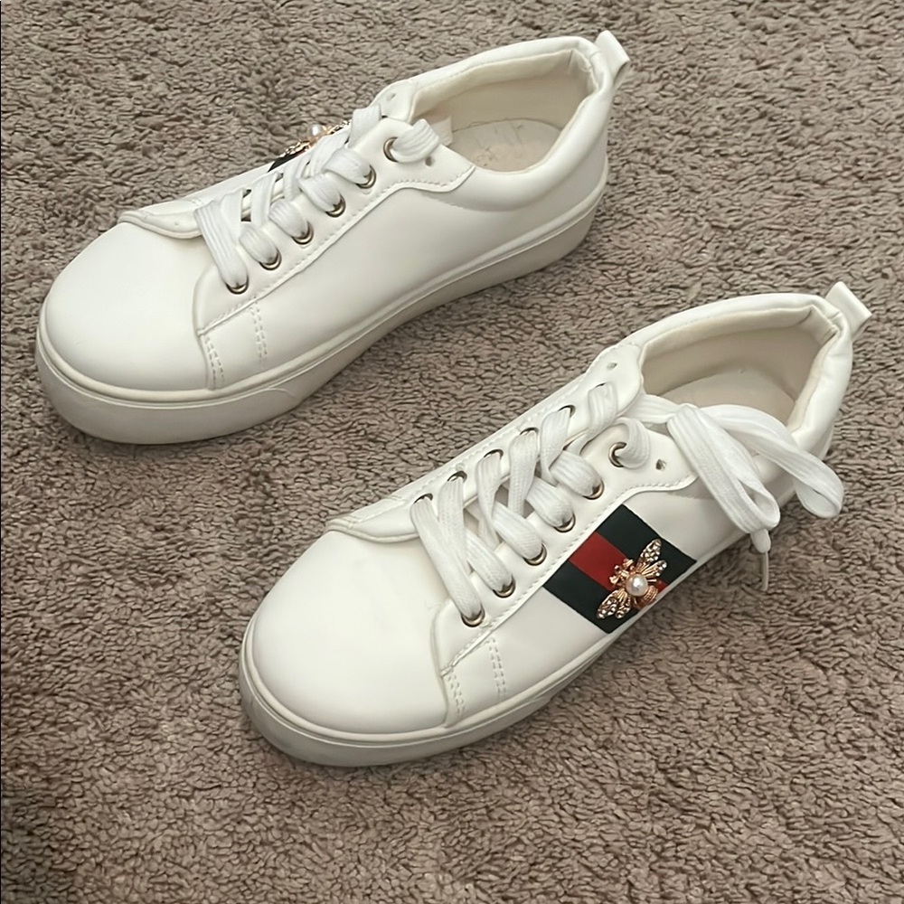 White Sneakers with Green and Red Accents - Size 8 - Picture 4 of 15